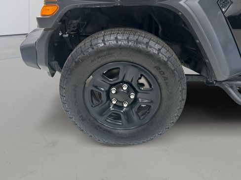 Used 2025 Jeep Wrangler Sport AWD/4WD image 9