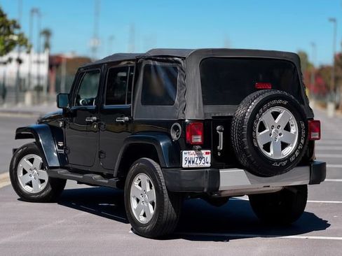 Used 2012 Jeep Wrangler Unlimited Sahara AWD/4WD image 13