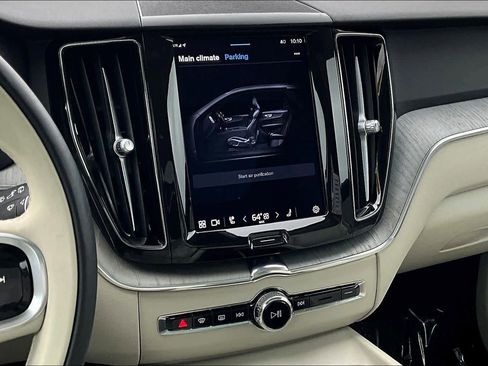 Certified 2023 Volvo XC60 B5 Plus w/ Climate Package image 6