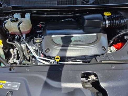 Used 2023 Chrysler Pacifica Touring-L FWD image 21