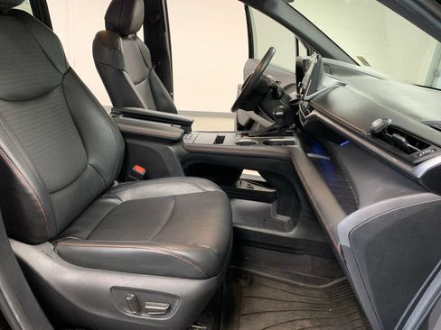 Used 2024 Toyota Sienna XSE FWD image 5