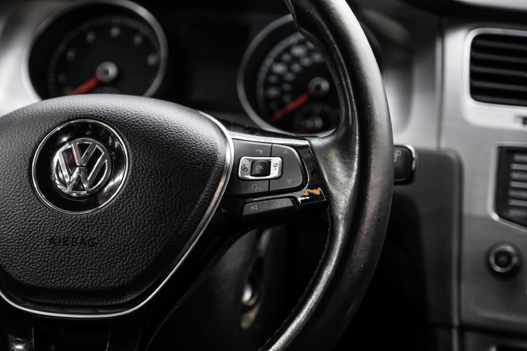 Used 2015 Volkswagen Golf S FWD image 18