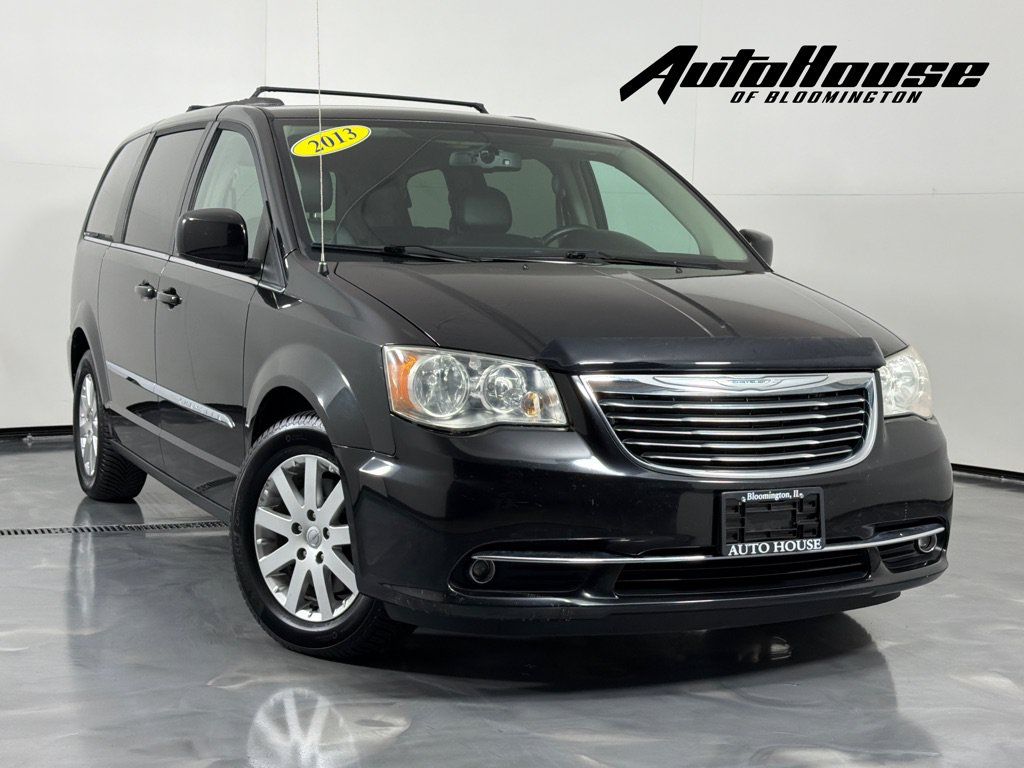 Used 2013 Chrysler Town & Country Touring FWD image 1