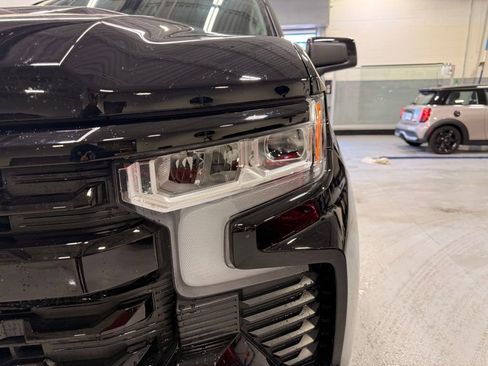 Used 2024 Chevrolet Silverado 1500 LT Trail Boss w/ Convenience Package II image 9