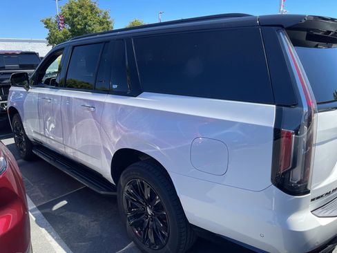 Used 2021 Cadillac Escalade ESV Sport Platinum w/ Heavy-Duty Trailer Package AWD/4WD image 2