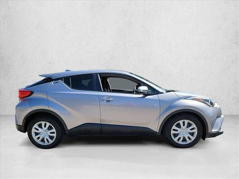 Used 2019 Toyota C-HR LE FWD image 4