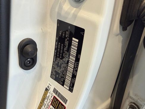 Certified 2023 Toyota Highlander XLE image 39