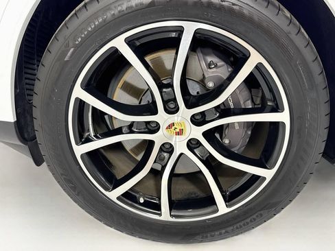 Used 2024 Porsche Cayenne Coupe AWD/4WD image 30