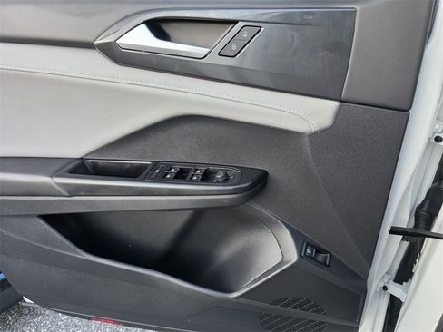 Used 2022 Volkswagen Taos SEL w/ Panoramic Sunroof Package image 26