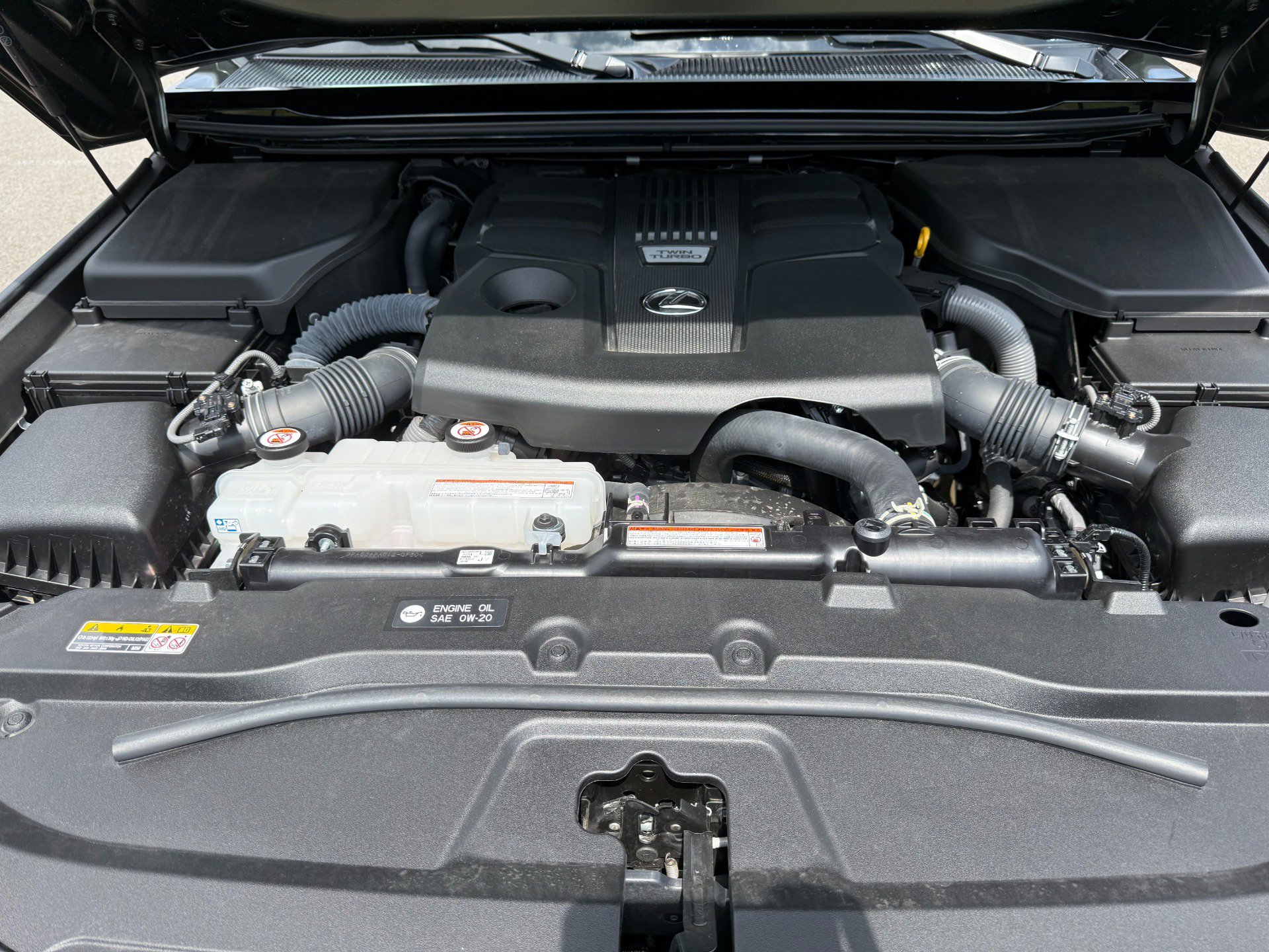 Used 2025 Lexus GX 550 w/ Accessory Package (2T) AWD/4WD image 14