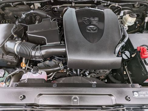 Used 2019 Toyota Tacoma Limited image 30