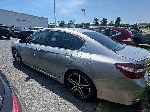 Used 2017 Honda Accord Sport image 5