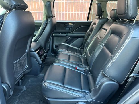 Used 2025 Lincoln Aviator AWD image 32
