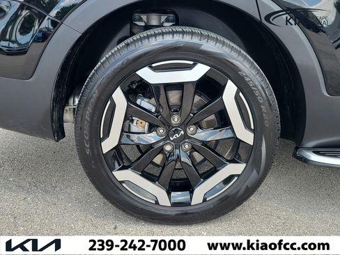Certified 2025 Kia Telluride EX w/ EX Captain's Chair Package FWD image 9
