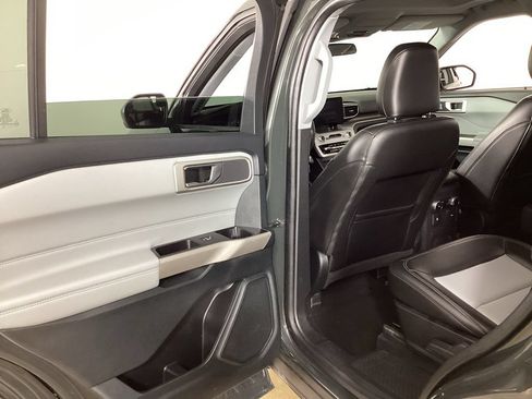 Used 2024 Ford Explorer XLT w/ Equipment Group 202A AWD/4WD image 29
