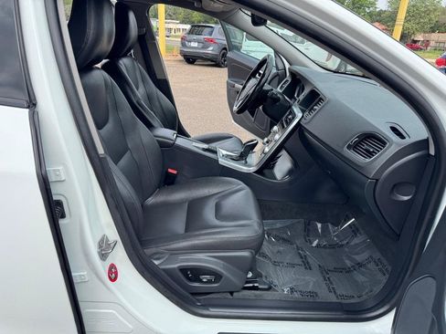 Used 2018 Volvo V60 T5 Cross Country w/ Convenience Package AWD/4WD image 25