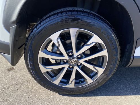 Used 2023 Toyota Corolla Cross XLE w/ Convenience Package image 21