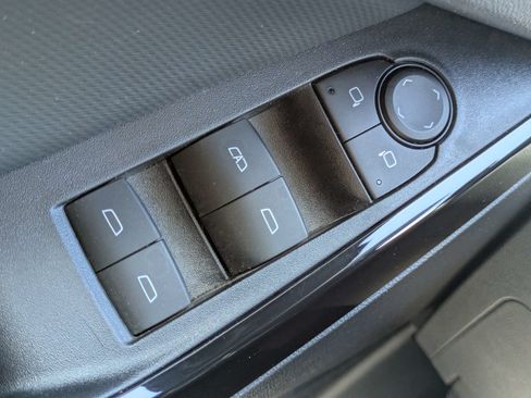 Used 2025 Chevrolet Equinox LT AWD/4WD image 13