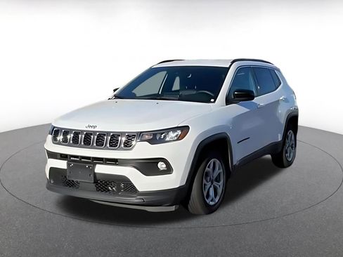 Used 2025 Jeep Compass Latitude image 7
