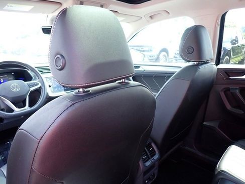 Used 2023 Volkswagen Tiguan SE image 16