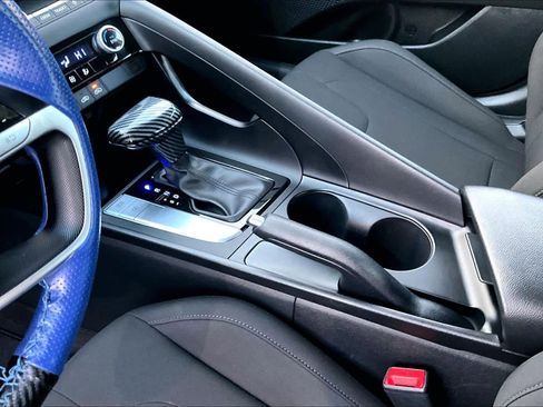 Used 2024 Hyundai Elantra SEL image 13