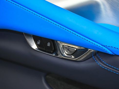 Used 2023 Chevrolet Corvette Stingray Premium Cpe w/ Body-Color Dual Roof Package RWD image 15