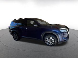 Used 2025 Nissan Pathfinder SV video 2