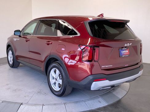 Used 2025 Kia Sorento LX FWD image 3
