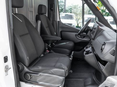 Used 2021 Mercedes-Benz Sprinter 1500 image 32