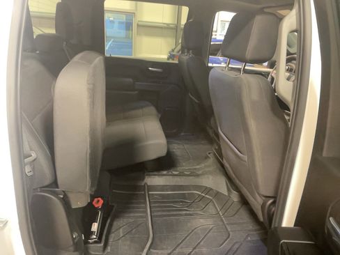Used 2022 Chevrolet Silverado 2500 Custom w/ Custom Value Package image 19