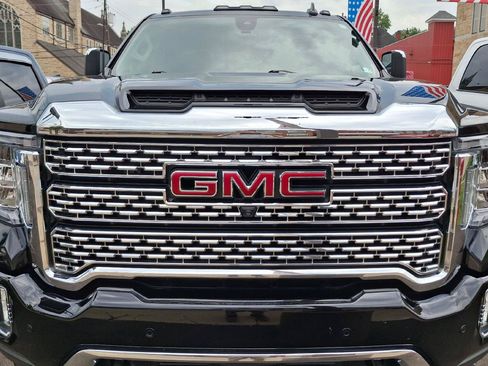 Used 2022 GMC Sierra 3500 Denali AWD/4WD image 2