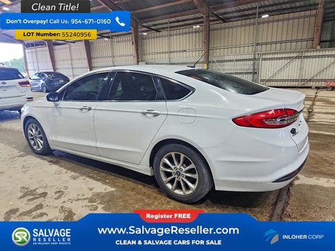Used 2017 Ford Fusion SE FWD image 3