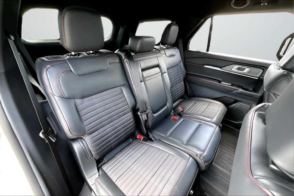 New 2026 Ford Explorer ST-Line w/ Premium Package RWD image 17