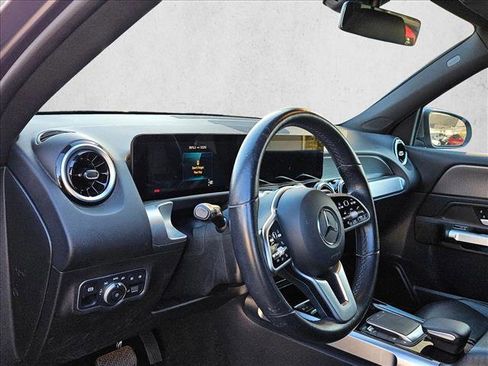 Used 2022 Mercedes-Benz GLB 250 w/ Premium Package Lite image 10