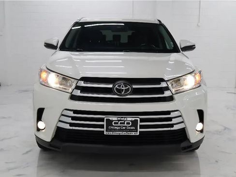 Used 2017 Toyota Highlander XLE AWD/4WD image 3