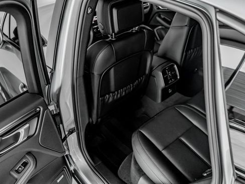Certified 2026 Porsche Macan AWD/4WD image 28
