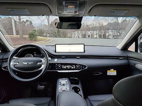 Used 2025 Genesis GV70 2.5T image 17