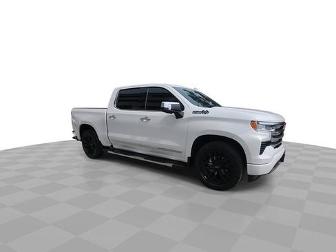 Used 2023 Chevrolet Silverado 1500 High Country w/ Technology Package RWD image 2