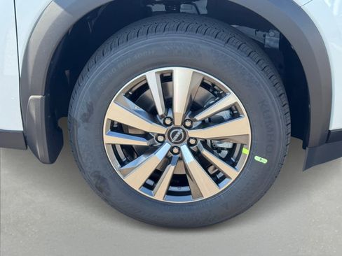 New 2025 Nissan Pathfinder SL image 9