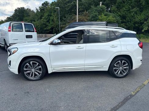 Used 2020 GMC Terrain Denali w/ Denali Premium Package AWD/4WD image 10