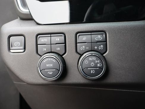 Used 2022 Chevrolet Silverado 1500 LT Trail Boss w/ LT Trail Boss Premium Package image 18