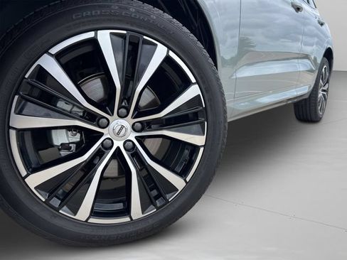 Used 2025 Volvo XC60 B5 Plus AWD/4WD image 38