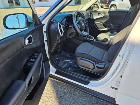 Used 2020 Kia Soul S FWD image 18