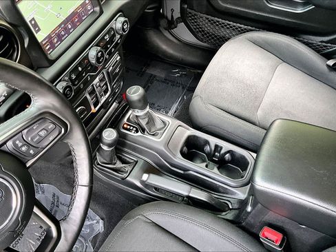 Used 2021 Jeep Gladiator Sport AWD/4WD image 15