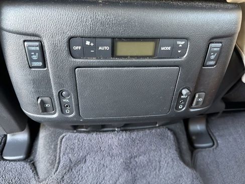 Used 2020 Nissan Armada Platinum w/ Captain's Chairs Package image 17