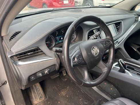 Used 2018 Buick Enclave Essence image 11