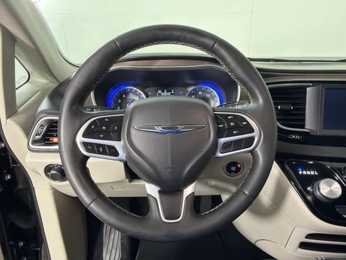 Used 2022 Chrysler Voyager LX FWD image 15