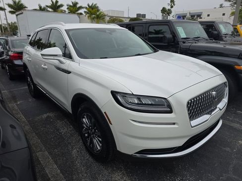 Used 2023 Lincoln Nautilus FWD image 2
