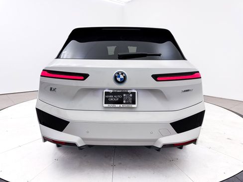 Used 2023 BMW iX xDrive50 w/ Sport Package image 15
