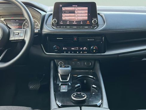 Used 2022 Nissan Rogue SV image 22